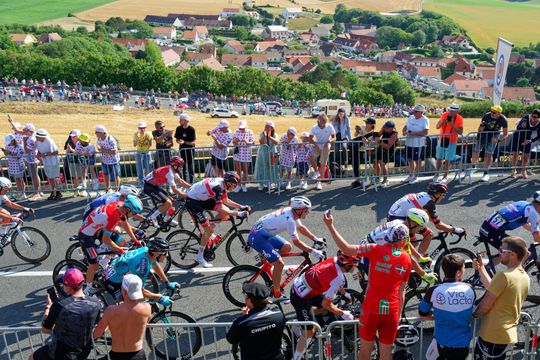 Check hier hoe de kasseienkoningen de 5e Tour-etappe moeten overleven