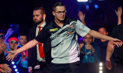 Gian van Veen kon halen van finale PDC Jeugd-WK niet vieren: 'Moest scriptie nog inleveren'