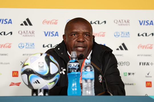 Bondscoach Zambia én FIFA weigeren vragen over seksueel wangedrag op persconferentie