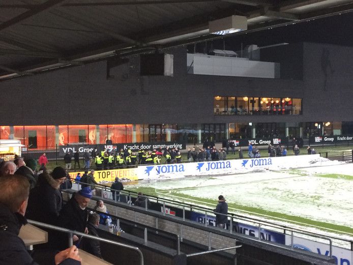 FC Eindhoven-fans vol op de vuist met de politie: meerdere gewonden