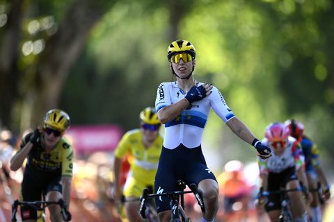 1e Nederlandse ritzege een feit in Tour de France Femmes: Lorena Wiebes wint massasprint