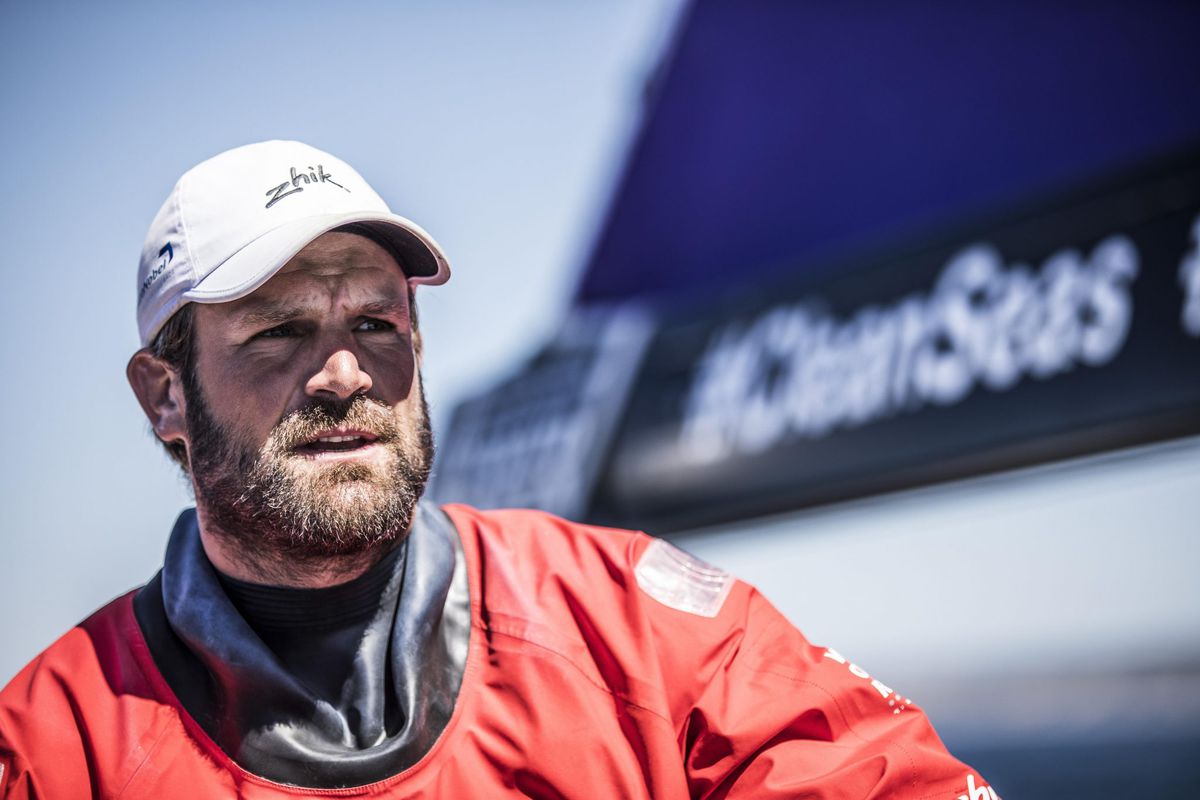 Schipper Tienpont na akkefietje toch van start in Volvo Ocean Race