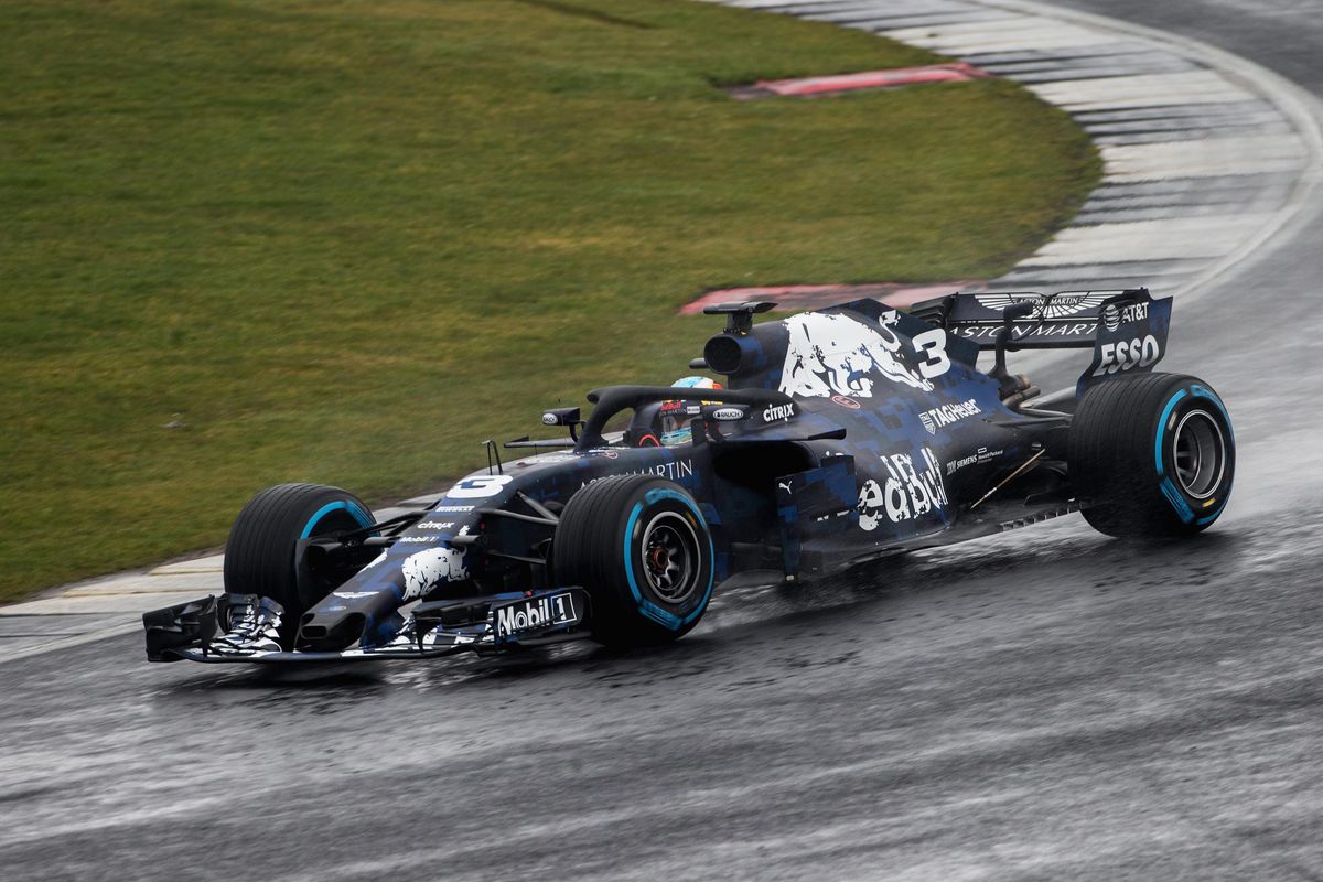Red Bull is bang voor nieuwe Mercedes-motor: 'Denk niet dat we om de titel vechten'
