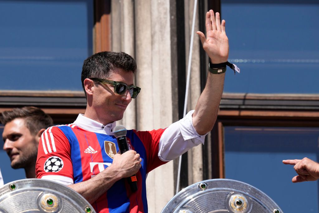 Duitse legend niet blij met vertrek Robert Lewandowski bij Bayern: 'Paar maanden geleden met hem moeten praten'