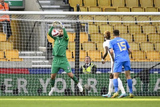 🎥 | Donnarumma in discussie met boze AC Milan-fan na Nations League-duel