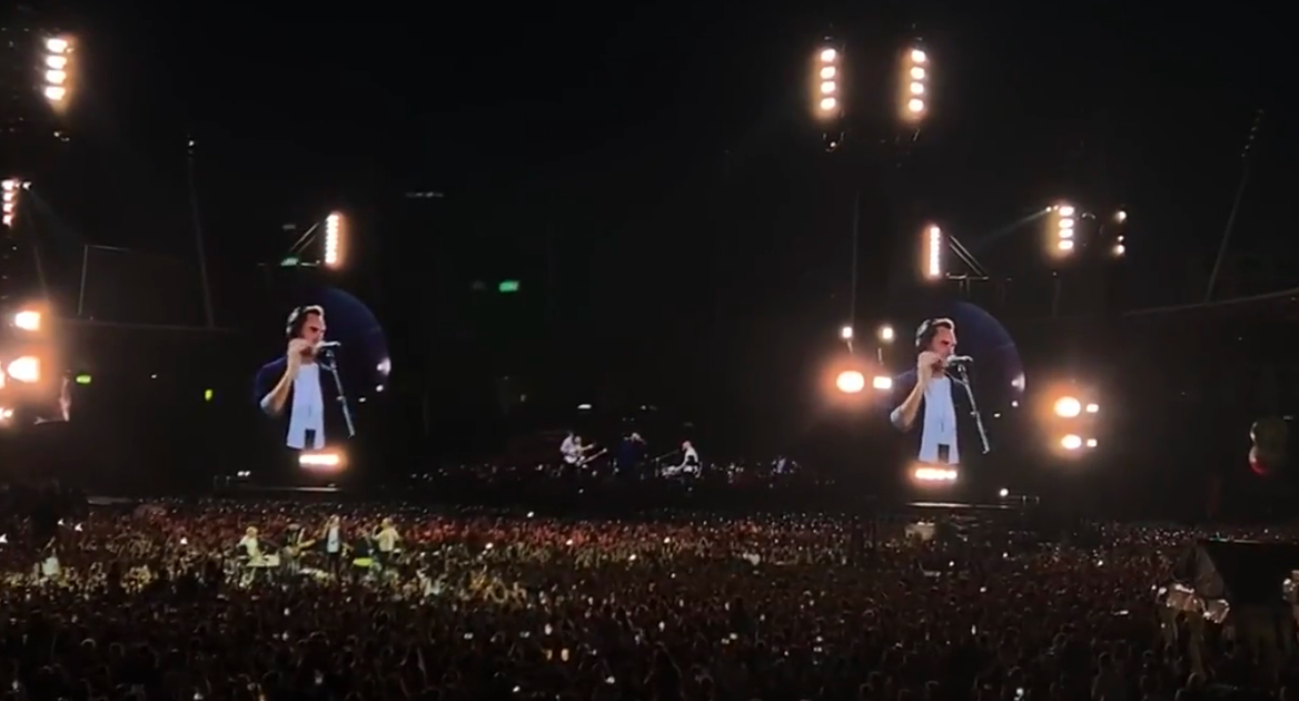 🎥 | Federer op podium met Coldplay bij concert in Zürich: 'Band is weer ...