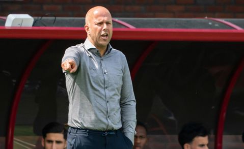 Update over Arne Slot? 'Zaakwaarnemer gaat woensdag in gesprek met Feyenoord'