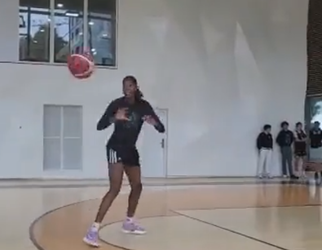 🎥 | Dominique Malonga, remember the name! Frans basketbal-talent zet Europese Challengers on fire