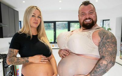 🎥 | Sterkste Man van de Wereld Eddie Hall is 1 dagje een zwangere vrouw