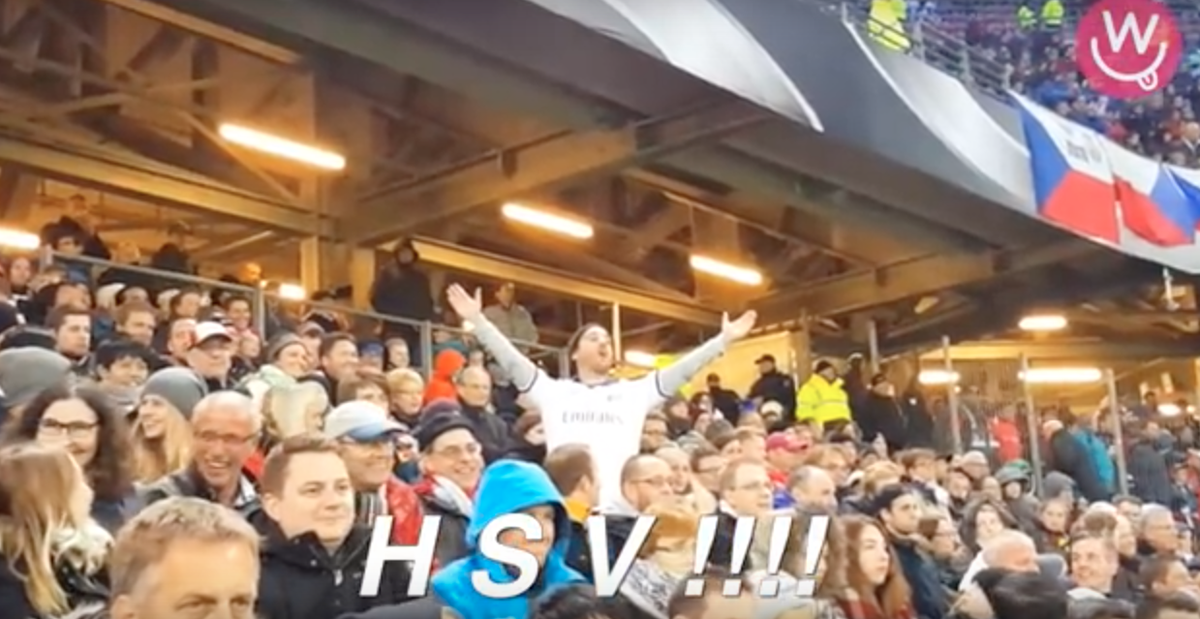 LOL! HSV-fan wordt helemaal lijp om goal van Duitsland in 'zijn' stadion (video)