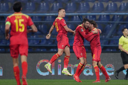 🎥 MonteNEEEEEEgro! Met deze 2 hopeloze goals geeft Oranje voorsprong uit handen