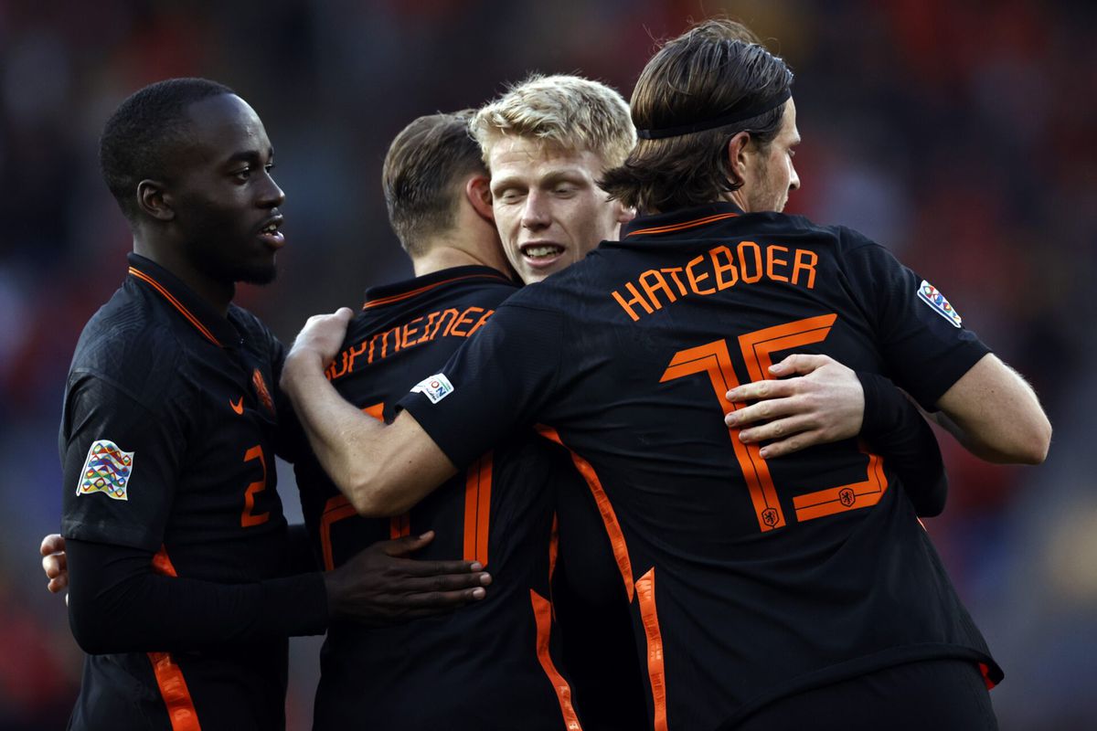 🎥​ | Nieuwe Oranje verwerkt donderspeech Van Gaal uitstekend: snel op voorsprong in 2e helft