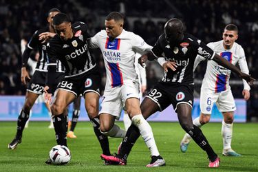 🎥 | Mbappé doet het: PSG dicht bij nieuwe titel in Frankrijk na zege op Angers