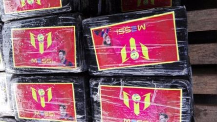 WHUUUT! Politie onderschept voor 79 miljoen aan coke onder Messi-foto’s