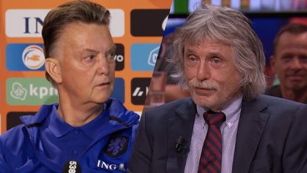 🎥 | Johan Derksen ziet gênante persconferentie Van Gaal: 'Pfff'