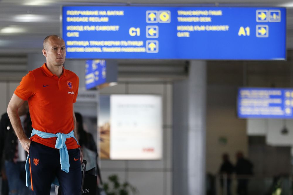 Arjen Robben gaat niet naar huis, maar blijft toch bij Oranje