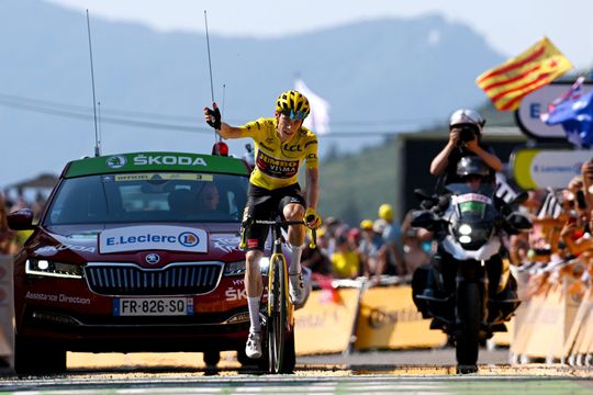 🎥 | Jonas Vingegaard rijdt Tadej Pogacar eraf in laatste bergrit: wint met fenomenale soloactie