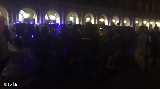 8 Leicester-fans hardhandig gearresteerd door Spaanse politie na chaos in Madrid (video)