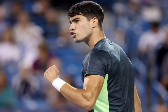 Carlos Alacaraz treedt in voetsporen Arantxa Rus dankzij zege in Cincinnati