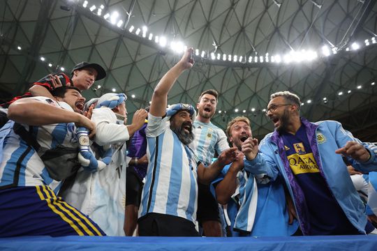 🎥 | Groot feest bij Argentijnse fans voor duel met Oranje na uitschakeling Brazilië
