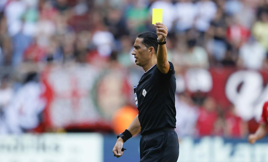 De Klassieker: Serdar Gözübüyük fluit zondag Ajax - Feyenoord