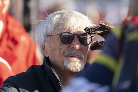 'Bernie Ecclestone opgepakt in Brazilië nadat hij vergeet dat-ie illegaal wapen op zak heeft'