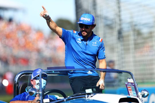 Fernando Alonso racet Grand Prix van Australië met gekneusde duimen