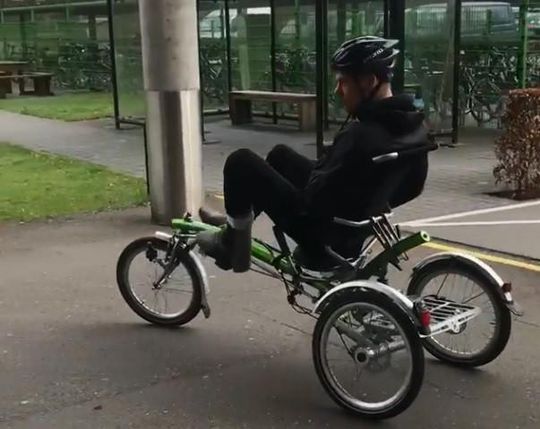 Van Gorkom heeft weer meters op een fiets gemaakt (video)