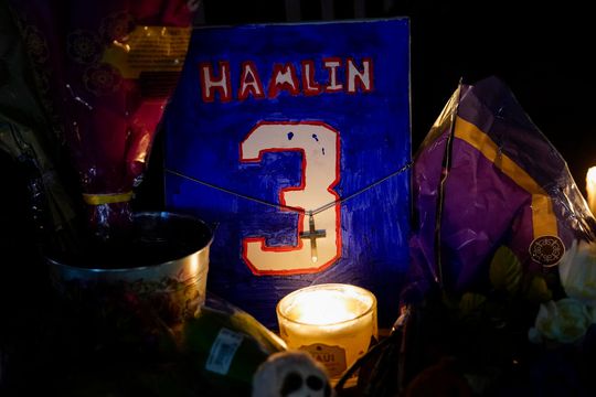 Familie komt met update over gereanimeerde NFL-speler Damar Hamlin: 'Positieve richting'