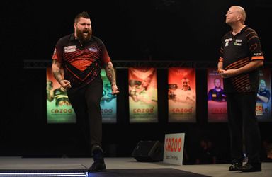 Raymond van Barneveld wordt getreiterd door Michael 'Bully Boy' Smith: 5-4