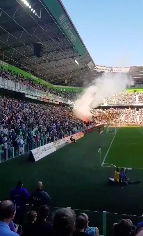 FC Groningen-fans negeren stadionspeaker en steken alsnog vuurwerk af (video)