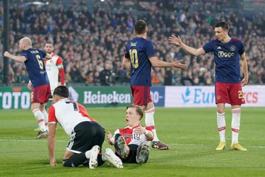 🎥 | Lullig! Feyenoorders Jahanbakhsh en Pedersen pijnlijk in de fout: Ajax prikt raak