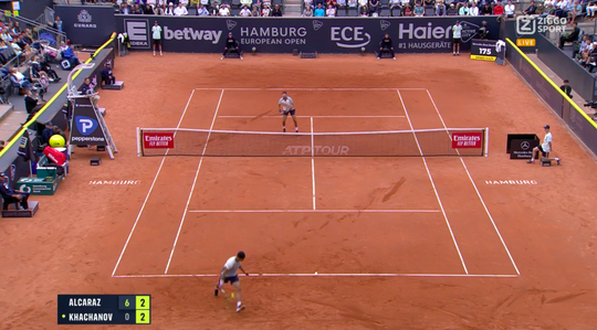 🎥 | Alcaraz en Khachanov krijgen publiek in Hamburg op de banken met DIT fraaie punt
