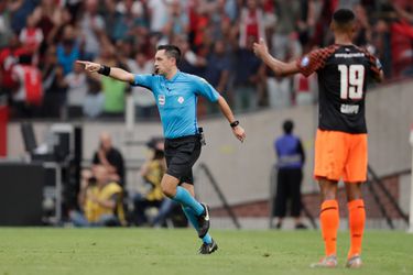 De VAR vond dat Tadic '100 procent een overtreding maakte' bij goal Blind tegen PSV