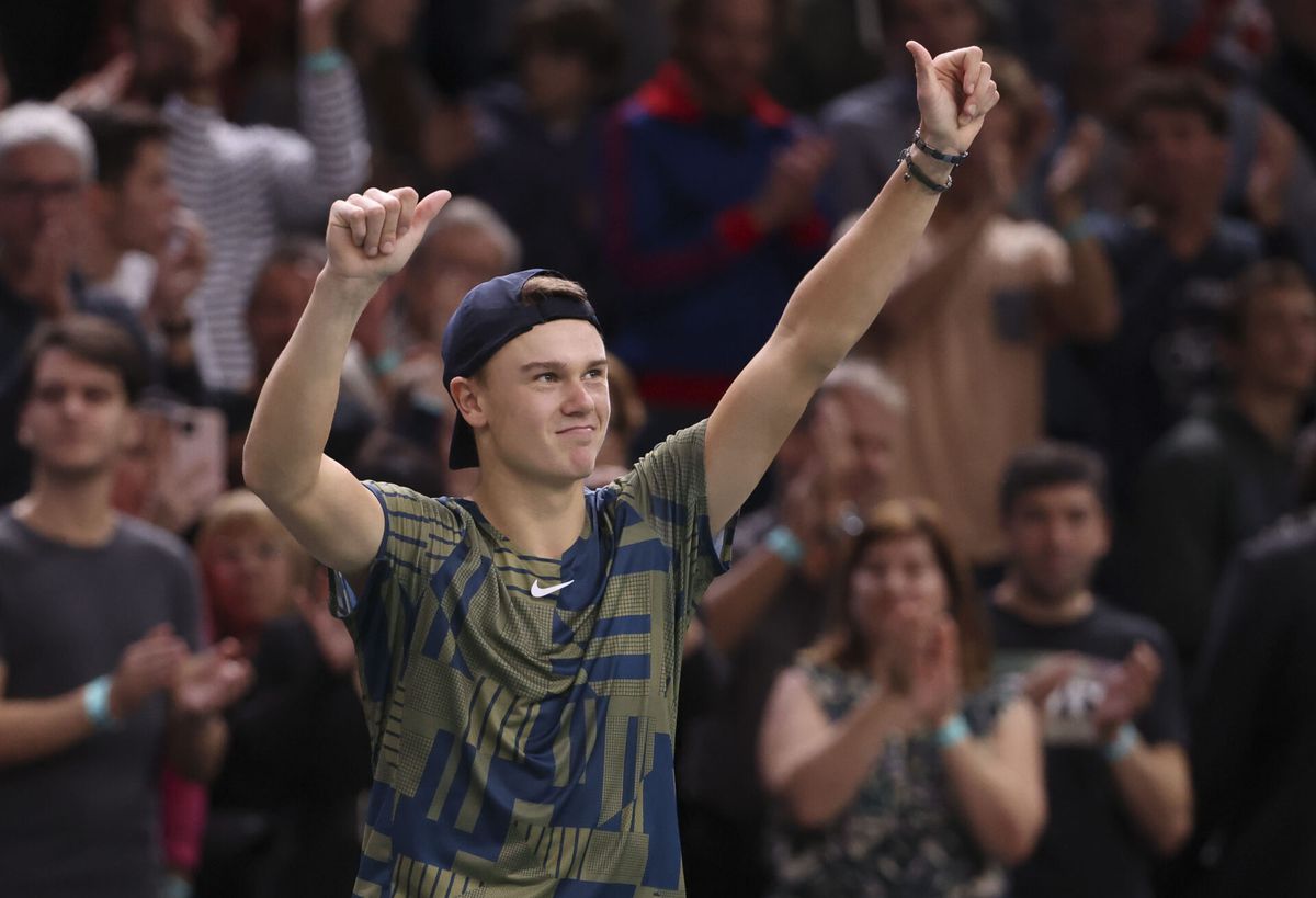 Deense tiener Holger Rune stunt tegen Djokovic en wint masterstoernooi Parijs
