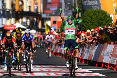 Mads Pedersen flikt het weer en sprint naar 3e dagzege in de Vuelta