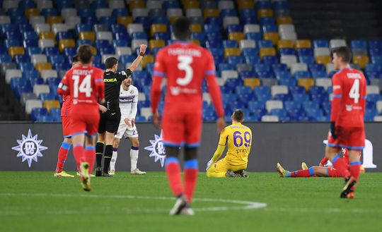 🎥 | Keeper Dragowski pakt 2e rode kaart in zijn 6e duel van het seizoen