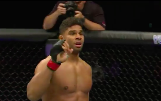 Alistair Overeem verslaat Aleksei Oleinik in Sint Petersburg via een TKO (video)