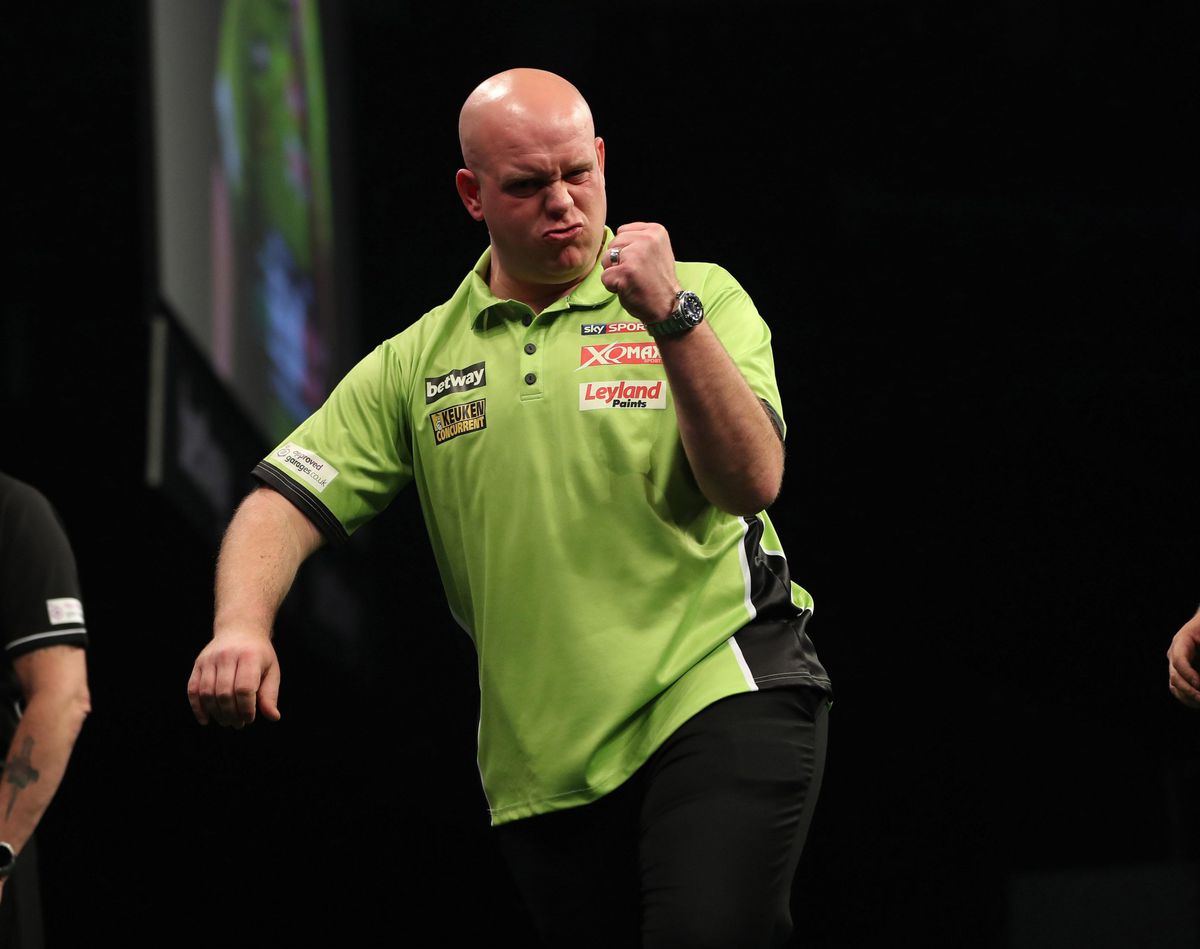 Van Gerwen zet na fenomenale comeback Premier League of Darts op zijn naam