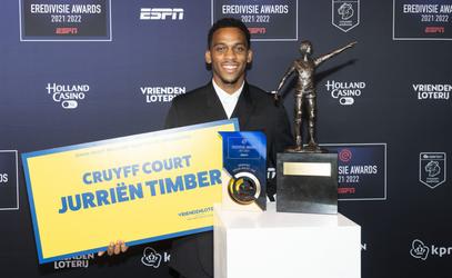 🎥 | Overzicht winnaars Eredivisie Awards: Timber valt 2 keer in de prijzen, ook eerste awards voor Vrouwen Eredivisie