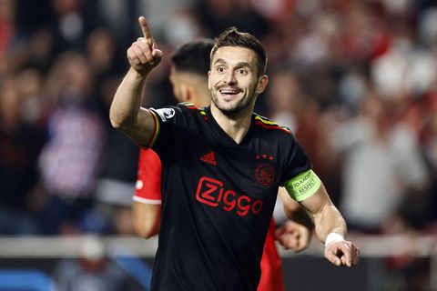 Ajax-aanvoerder Dusan Tadic over Marc Overmars: 'Ik weet niet wat er is gebeurd, dat interesseert me niet'