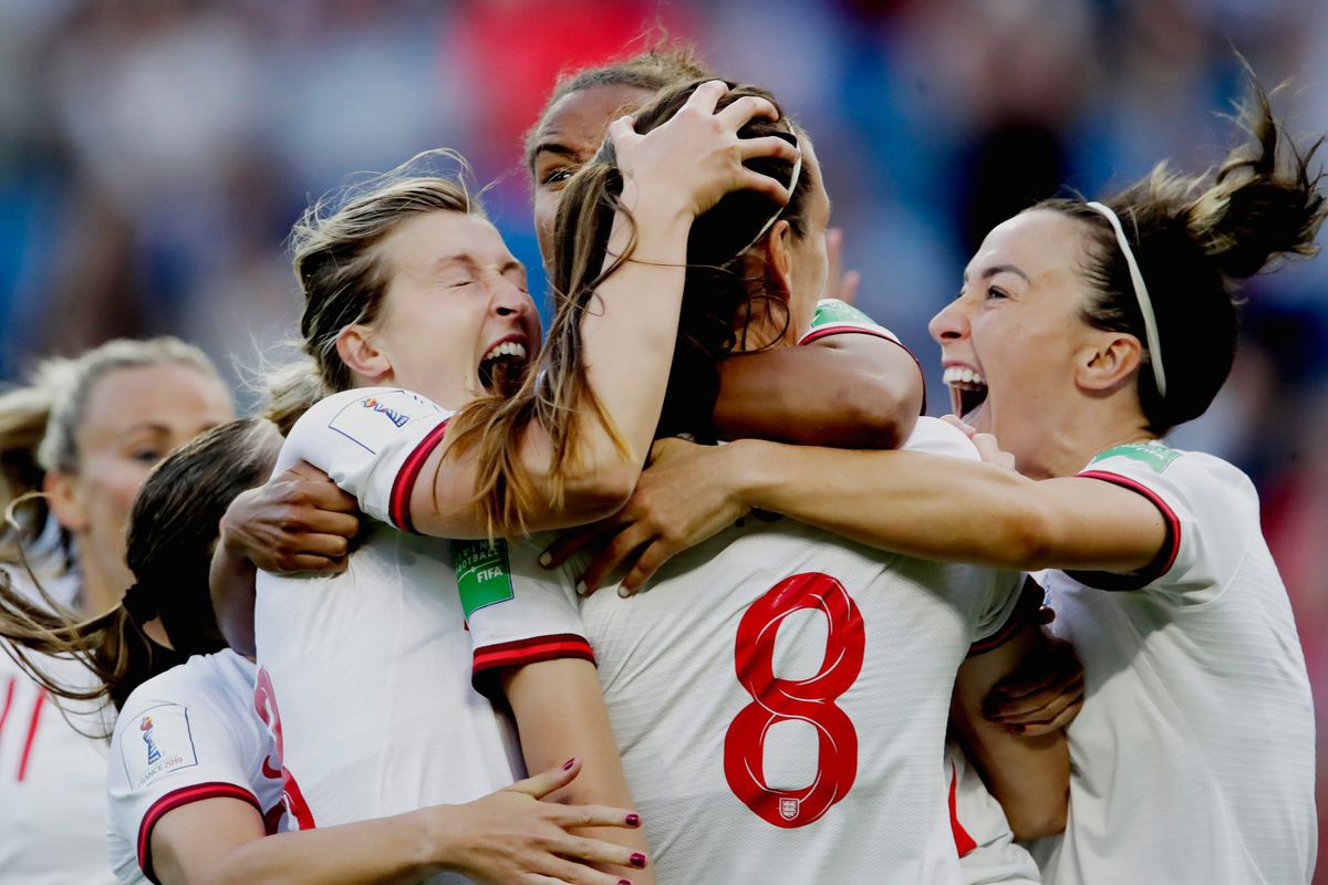 Engelse vrouwen hebben geen kind aan Noorwegen op WK en staan in de halve finale
