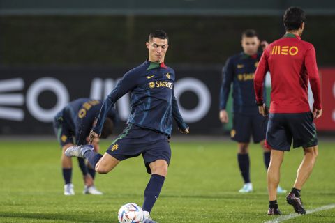 🎥​ | Cristiano Ronaldo basht ook Manchester United-leiding: 'Ze geven niets om de club'