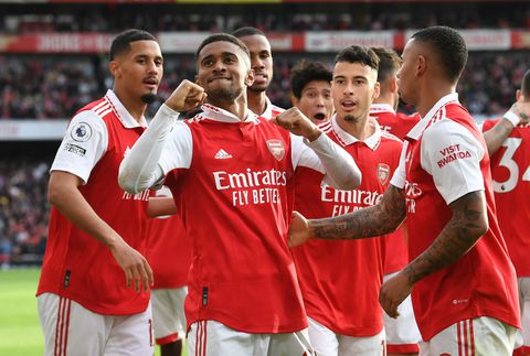 Koploper Arsenal sloopt Nottingham Forest: oud-Feyenoorder Nelson scoort er 2 in 3 minuten