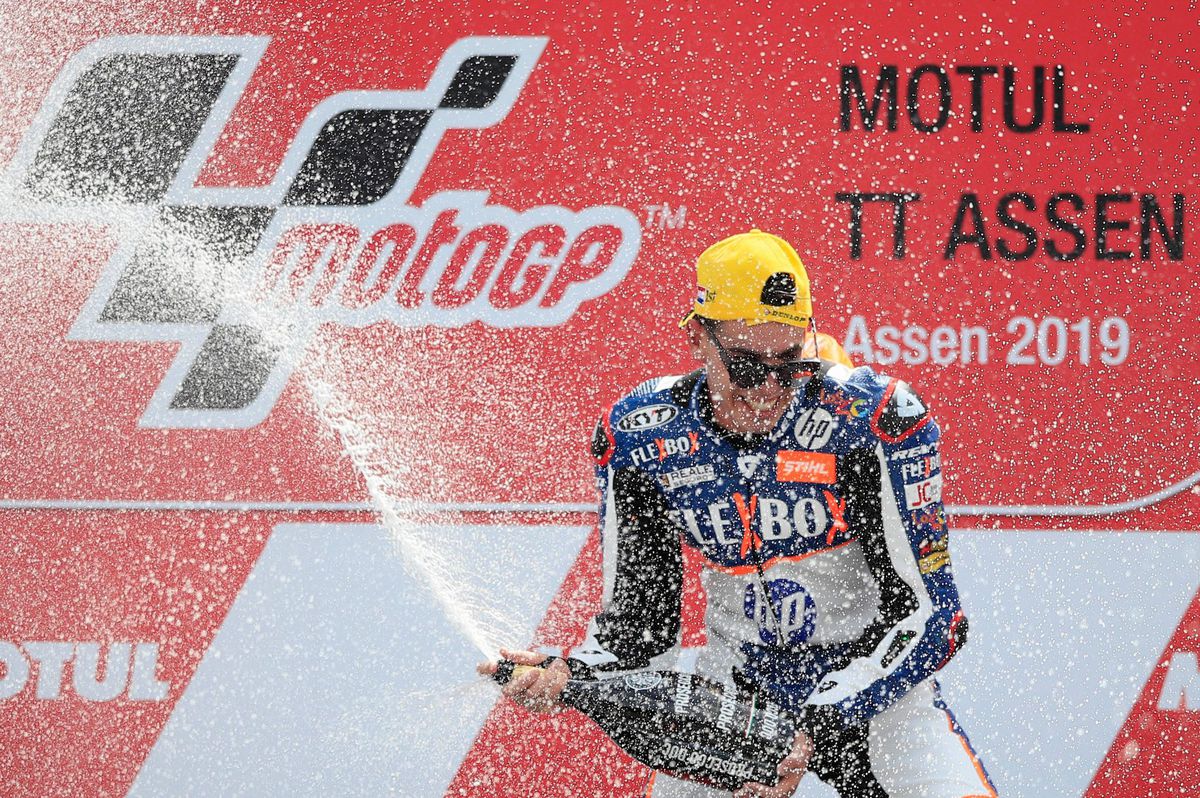 Fernandez boekt 1e GP-zege Moto2 door veel crashes in Assen