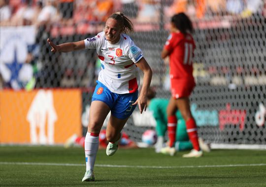 🎥​ | Leeuwinnen bezig aan thriller tegen Zwitserland in strijd om kwartfinale, groepswinst uit zicht