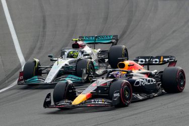 Lewis Hamilton zegt sorry na flip in Zandvoort: 'Ik was de controle kwijt!'