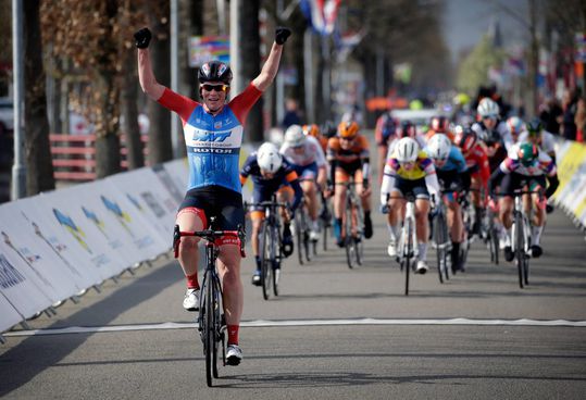 Kirsten Wild sprint eenvoudig naar winst in Healthy Ageing Tour
