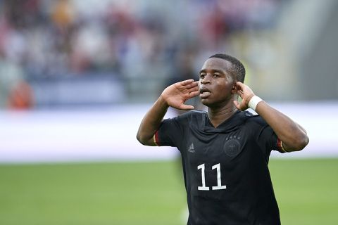 Supertalent Moukoko is boos op Borussia Dortmund en wil contract niet verlengen