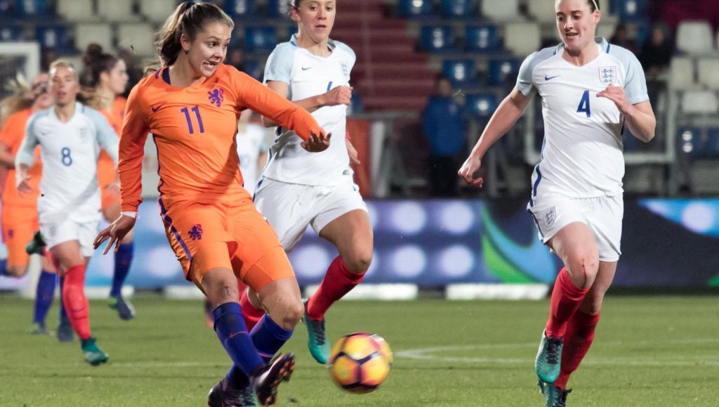 Oranjevrouwen onderuit tegen Engeland